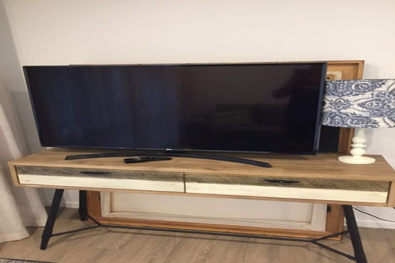 Photo of property in 1/60 Hepburn Road, Glendene, Auckland, 0602