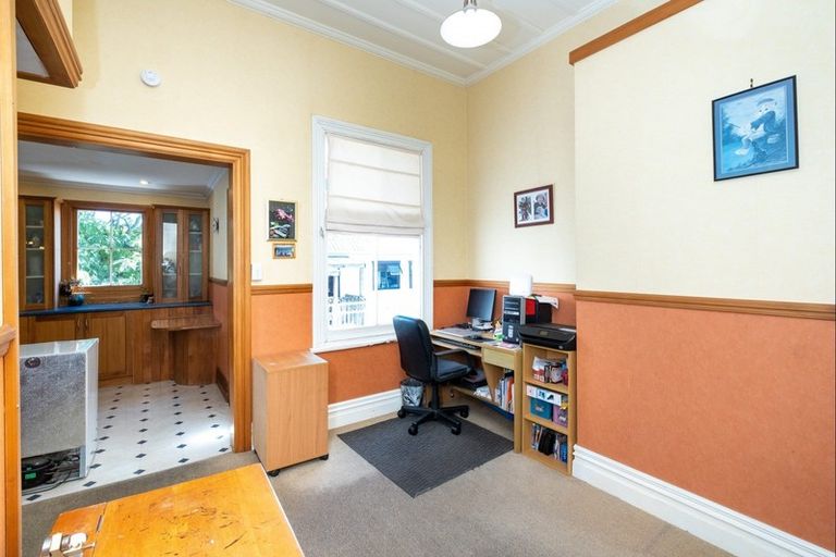 Photo of property in 27 Napier Terrace, Hospital Hill, Napier, 4110