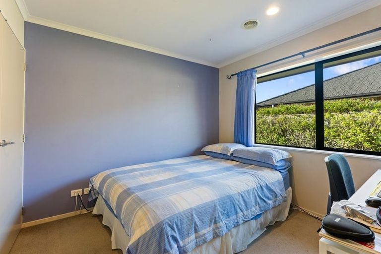 Photo of property in 17 Gandalf Crescent, Paraparaumu, 5032