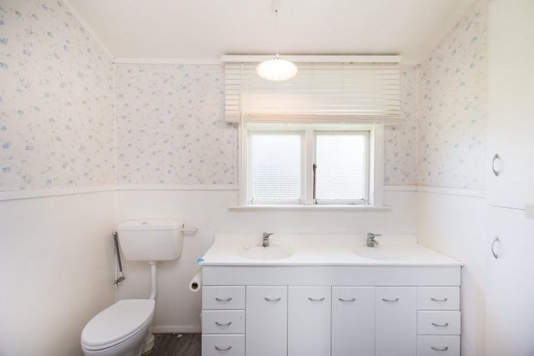 Photo of property in 1 Lena Place, Foxton, 4814