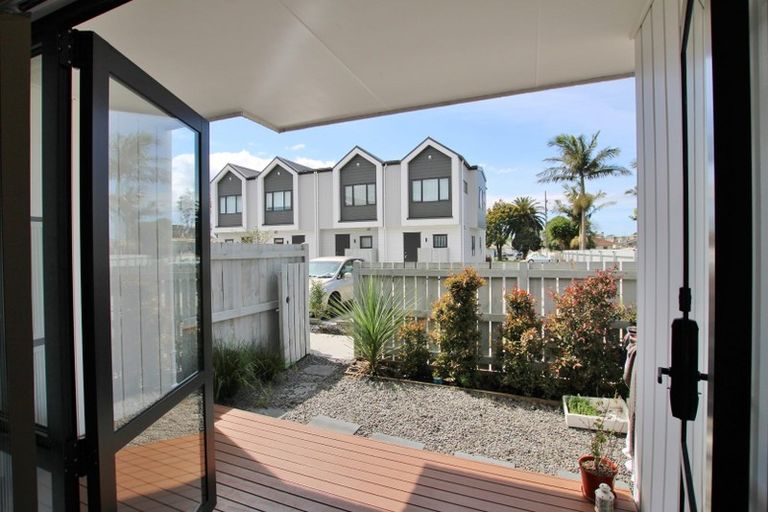 Photo of property in 9/66 Swanson Road, Henderson, Auckland, 0610