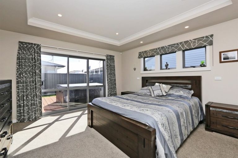 Photo of property in 12 Manganui Place, Te Awa, Napier, 4110