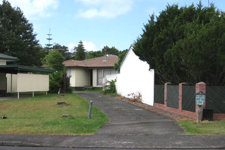 Photo of property in 17 Serwayne Place, Sunnyvale, Auckland, 0612
