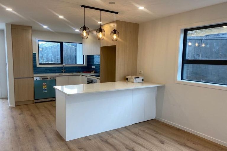 Photo of property in 2/28 Croydon Road, New Lynn, Auckland, 0600