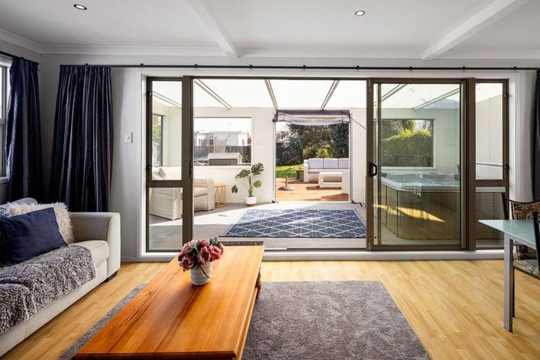 Photo of property in 40a Clare Street, Cambridge, 3434