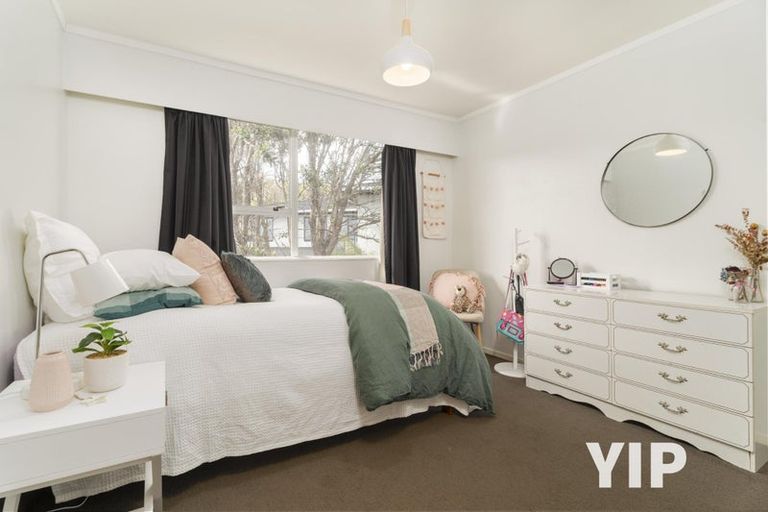 Photo of property in 12 Bloomsbury Grove, Newlands, Wellington, 6037