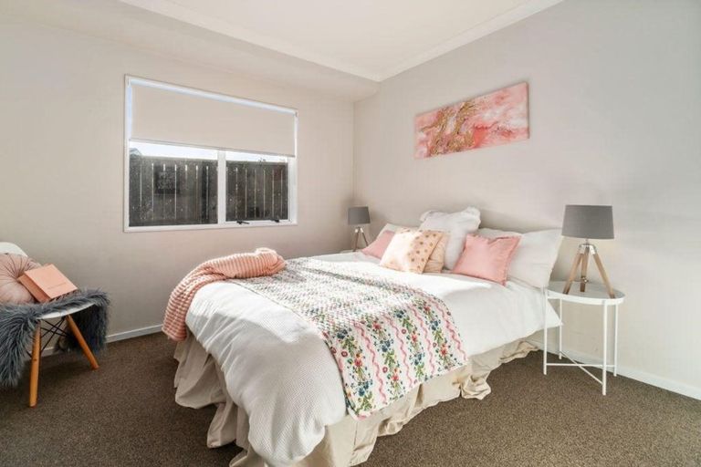 Photo of property in 1/3 Helga Crescent, Te Atatu Peninsula, Auckland, 0610