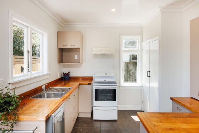 Photo of property in 296 Ruahine Street, Terrace End, Palmerston North, 4410