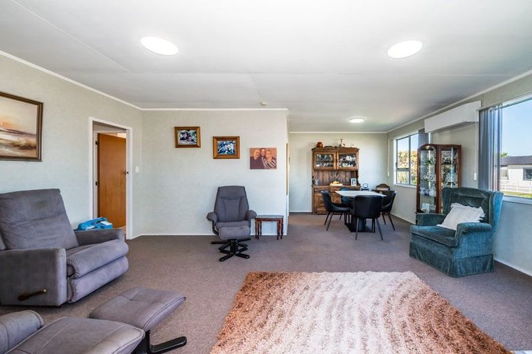 Photo of property in 4 Elder Grove, Paraparaumu, 5032