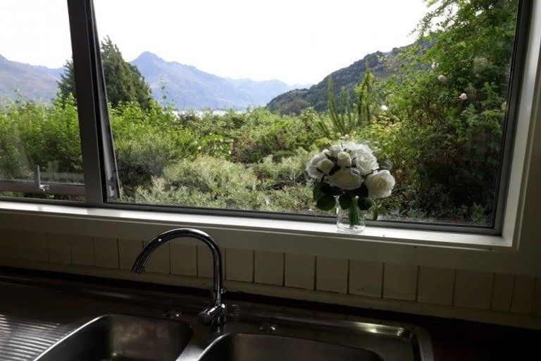 Photo of property in 16 Mckerrow Place, Sunshine Bay, Queenstown, 9300