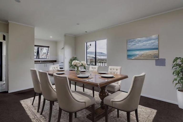 Photo of property in 17 Dungarvon Place, Clendon Park, Auckland, 2103