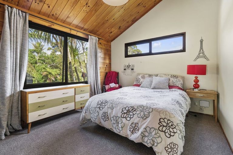 Photo of property in 44 Turanga Road, Henderson Valley, Auckland, 0612