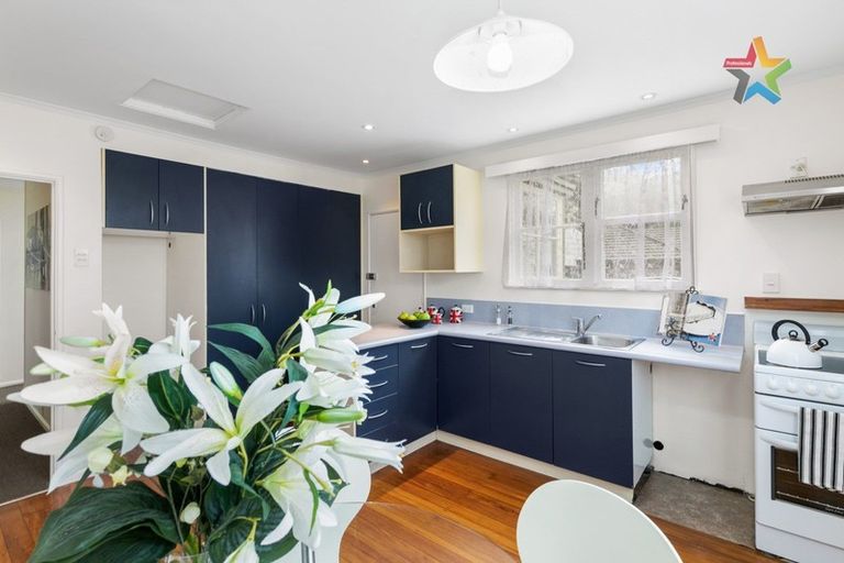 Photo of property in 32 Naenae Road, Naenae, Lower Hutt, 5011