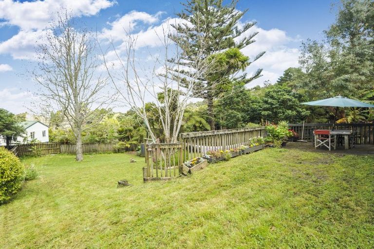 Photo of property in 138 Woodlands Park Road, Titirangi, Auckland, 0604