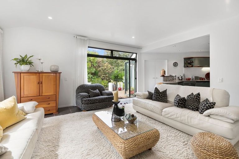 Photo of property in 2/8 Tui Glen Road, Birkenhead, Auckland, 0626