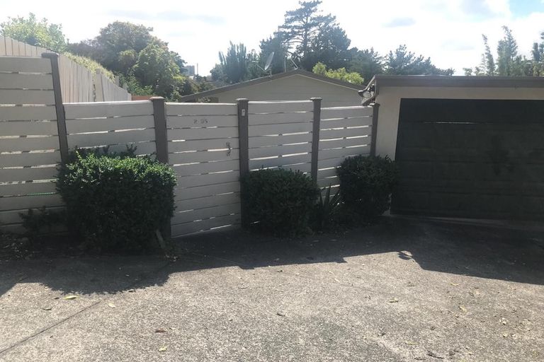 Photo of property in 2/95 Hobsonville Road, West Harbour, Auckland, 0618