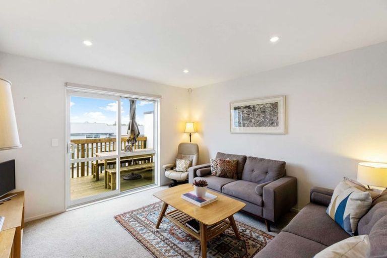 Photo of property in 63 Seymour Road, Sunnyvale, Auckland, 0612