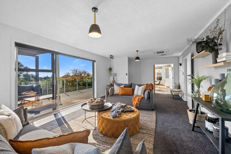 Photo of property in 9 Cabot Place, Frankleigh Park, New Plymouth, 4310