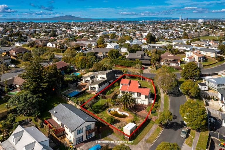 Photo of property in 1 Newport Place, Forrest Hill, Auckland, 0620