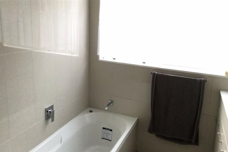 Photo of property in 2/7 Bernie Edwards Place, Botany Downs, Auckland, 2010