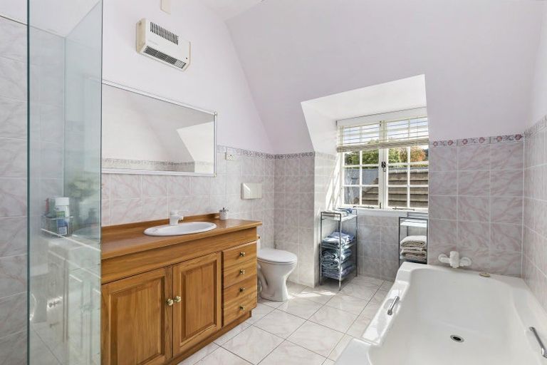 Photo of property in 305 Fergusson Drive, Heretaunga, Upper Hutt, 5018