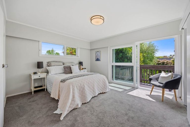 Photo of property in 26 Pickwick Parade, Mellons Bay, Auckland, 2014