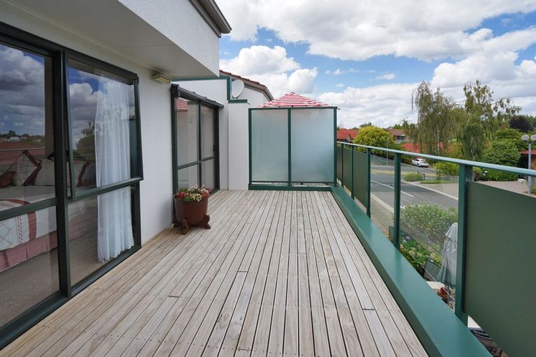 Photo of property in 52 Grosvenor Gardens, Flagstaff, Hamilton, 3210