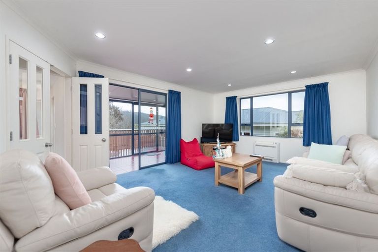 Photo of property in 94 Manuka Street, Stokes Valley, Lower Hutt, 5019