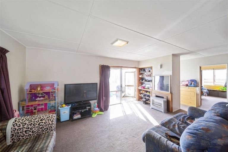 Photo of property in 2 Bone Crescent, Hawera, 4610