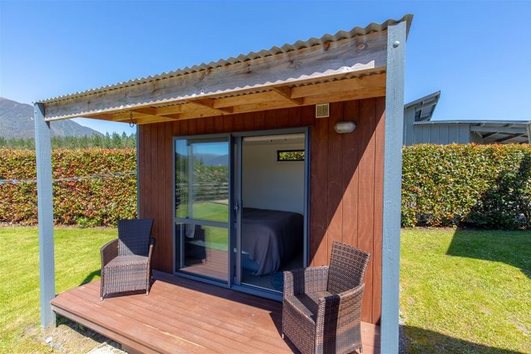 Photo of property in 103 Cashmere Bay Road, Moana, 7875