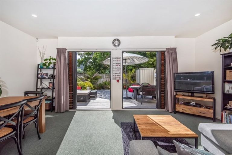 Photo of property in 8/11 The Avenue, Albany, Auckland, 0632