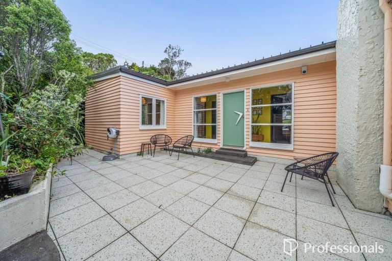 Photo of property in 7 Titiro Moana Road, Korokoro, Lower Hutt, 5012