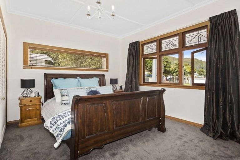 Photo of property in 27 Hardy Street, Waterloo, Lower Hutt, 5011