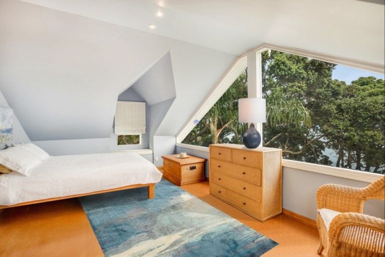 Photo of property in 36 Queen Street, Northcote Point, Auckland, 0627