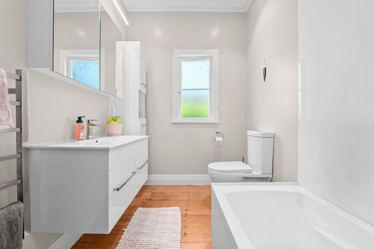 Photo of property in 33 Mission Street, Waterloo, Lower Hutt, 5011