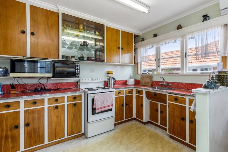 Photo of property in 13 Beaubank Road, Kelston, Auckland, 0602