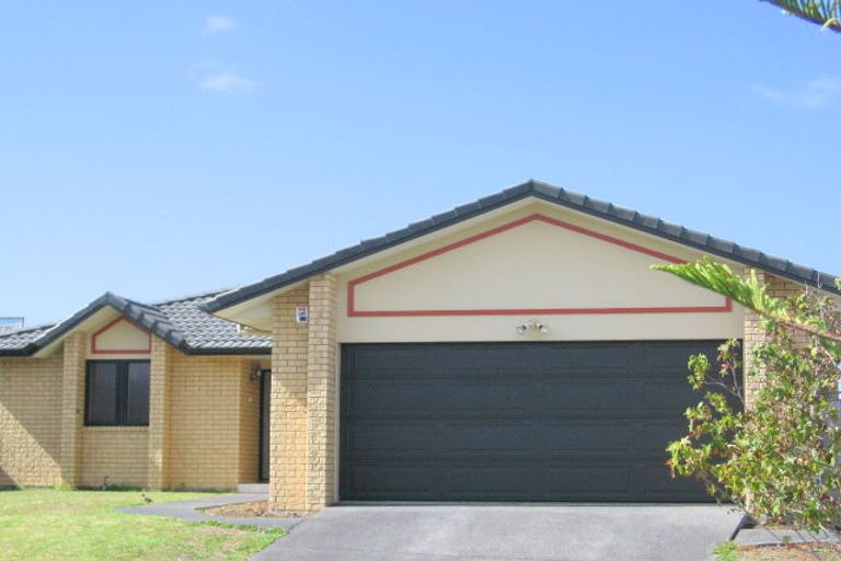 Photo of property in 19 Bundoran Way, Pinehill, Auckland, 0632