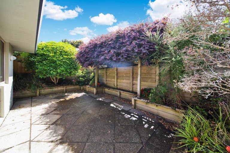 Photo of property in 2 Orlando Close, Frankleigh Park, New Plymouth, 4310