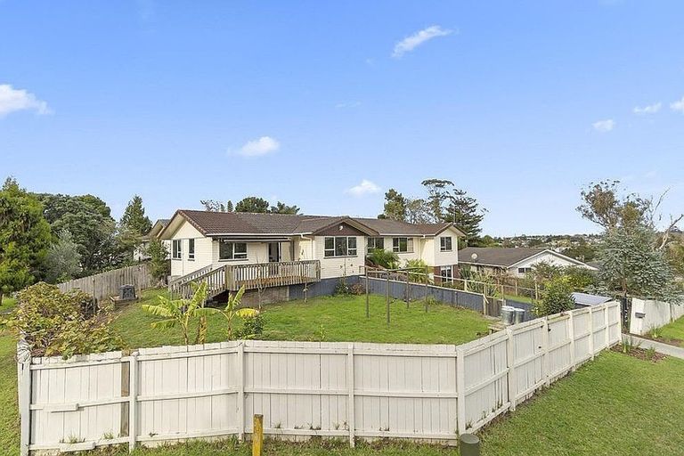 Photo of property in 3 Shale Avenue, Massey, Auckland, 0614