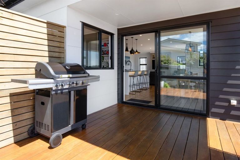 Photo of property in 20 Pacific View, Whitby, Porirua, 5024