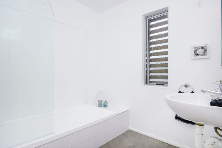 Photo of property in 43 Albionvale Road, Glen Eden, Auckland, 0602