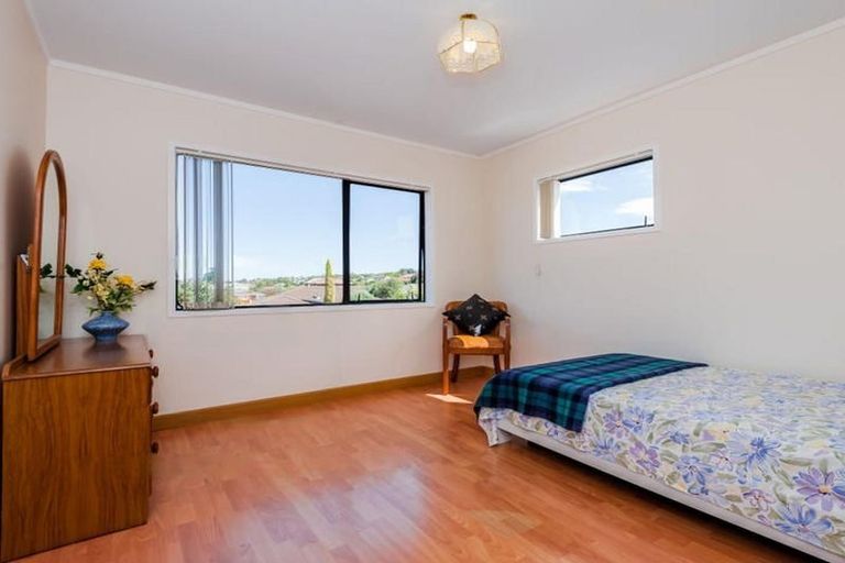 Photo of property in 20b Kallaroo Place, Botany Downs, Auckland, 2010