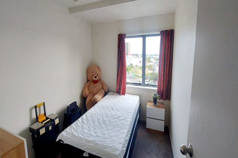 Photo of property in 4h/10 Crown Lynn Place, New Lynn, Auckland, 0600