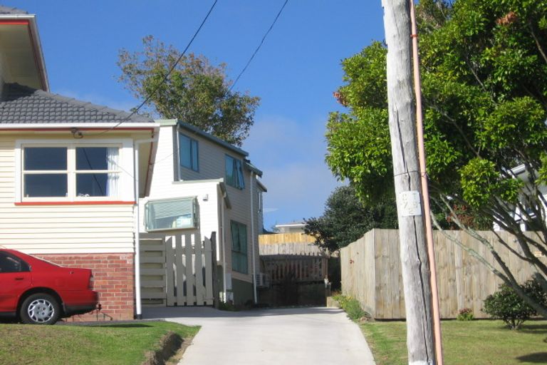 Photo of property in 1/21 Weldene Avenue, Glenfield, Auckland, 0629