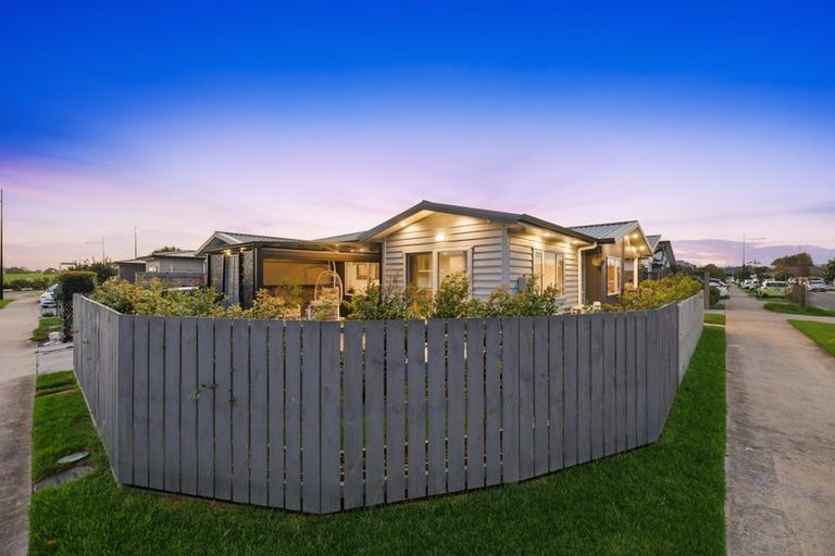 Photo of property in 2 Kutukutu Street, Takanini, 2112