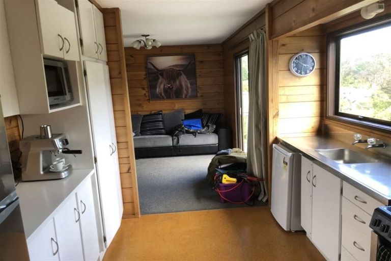 Photo of property in 64 Bassett Road, Johnsonville, Wellington, 6037