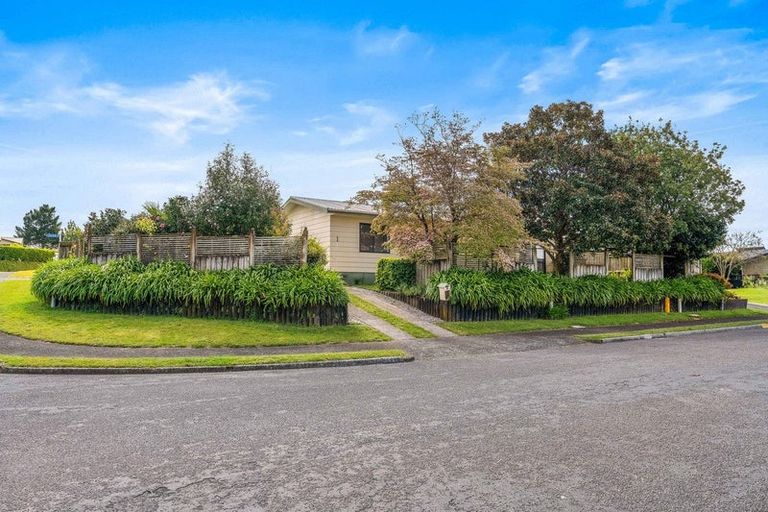 Photo of property in 1 Barnett Place, Te Puke, 3119
