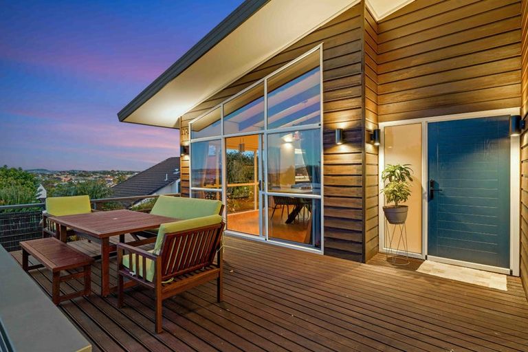 Photo of property in 19 Westpark Drive, West Harbour, Auckland, 0618