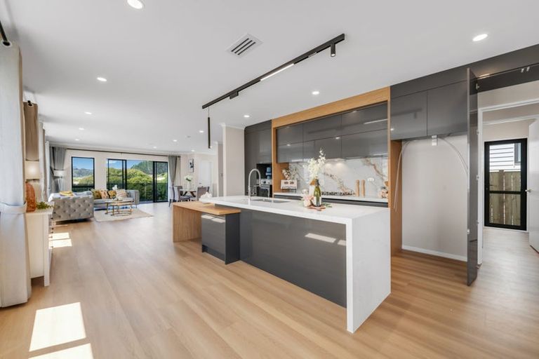 Photo of property in 60 Elevation Street, Flat Bush, Auckland, 2019