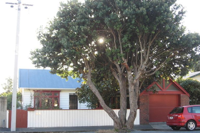 Photo of property in 48 Oroua Street, Eastbourne, Lower Hutt, 5013
